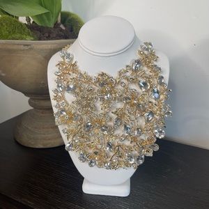 🦋BOGO🦋NWT STUNNING Statement Necklace One of a kind.Free pair of earrings